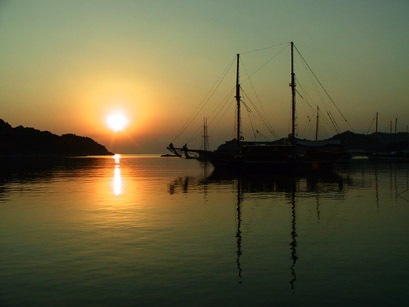 Sunrise on boat1