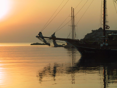 Sunrise on boat2